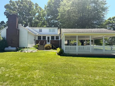 Exterior - 302 Halifax St, Phenix, VA 23959 photo 6 of 19