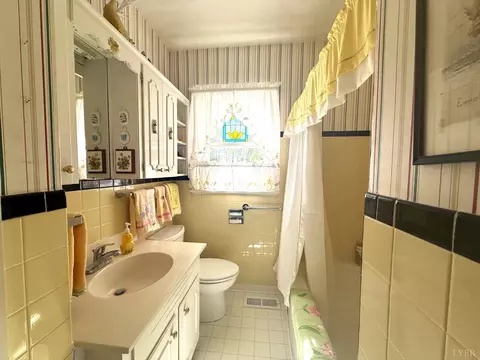 Bath - 302 Halifax St, Phenix, VA 23959 photo 1 of 2