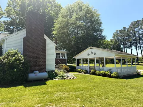 Exterior - 302 Halifax St, Phenix, VA 23959 photo 5 of 19