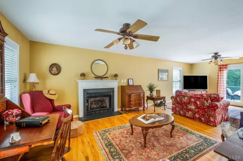 Living - 268 Cedar Hill Dr, Amherst, VA 24521 photo 2 of 3