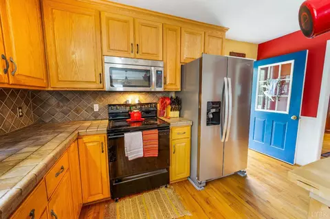 Kitchen - 268 Cedar Hill Dr, Amherst, VA 24521 photo 6 of 8
