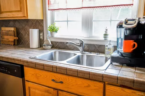 Kitchen - 268 Cedar Hill Dr, Amherst, VA 24521 photo 5 of 8