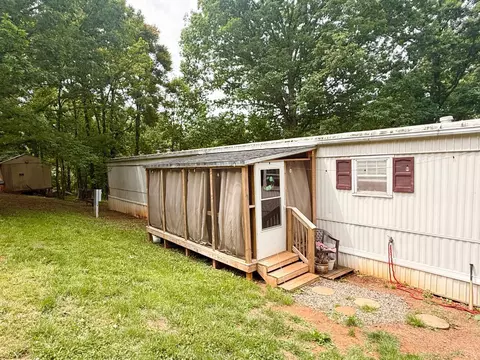 1048 Big Sky Dr, Moneta, VA 24121