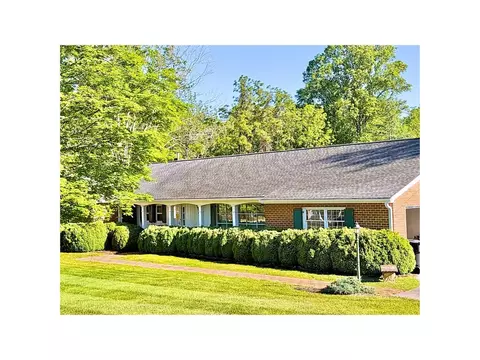 1502 Wellington Dr, Bedford, VA 24523