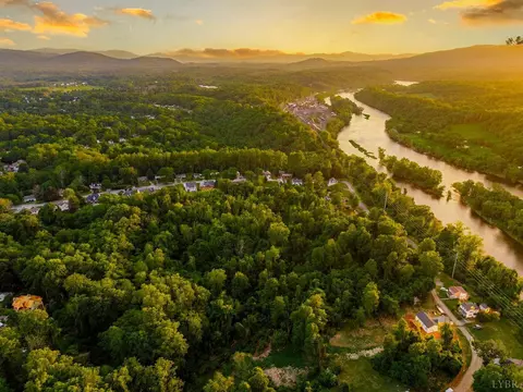 226 Riverside Dr, Lynchburg, VA 24503
