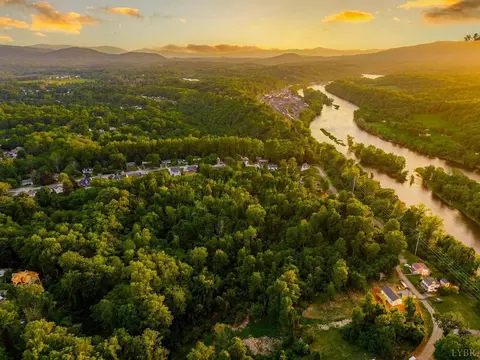 226 Riverside Dr, Lynchburg, VA 24503