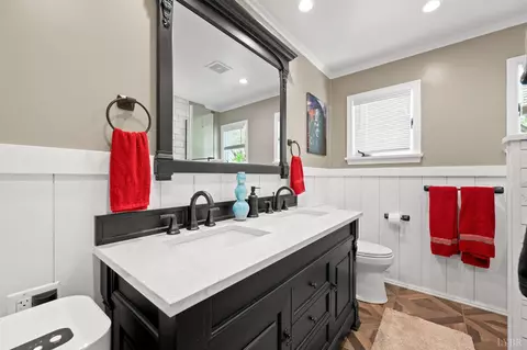 Bath - 142 Whitehead Dr, Amherst, VA 24521 photo 1 of 3