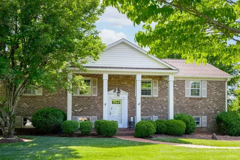 1121 Moreview Dr, Lynchburg, VA 24502