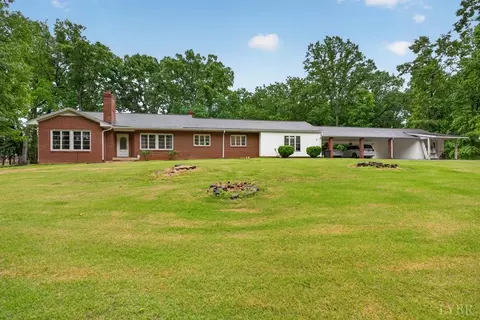 111 Oaklawn Ter, Gretna, VA 24557