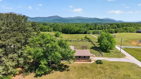 1032 Middlemont Ln, Bedford, VA 24523
