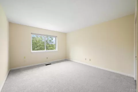 Bedroom - 164 Sunset Ridge Rd, Forest, VA 24551 photo 3 of 4