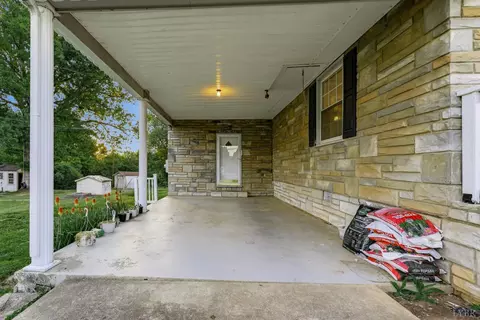 Exterior - 402 Prospect Rd, Hurt, VA 24563 photo 6 of 7