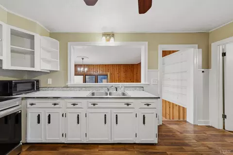 Kitchen - 402 Prospect Rd, Hurt, VA 24563 photo 5 of 6
