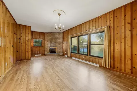 Living - 402 Prospect Rd, Hurt, VA 24563 photo 8 of 10