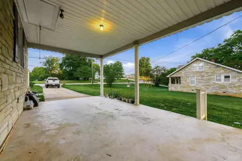 Exterior - 402 Prospect Rd, Hurt, VA 24563 photo 5 of 7