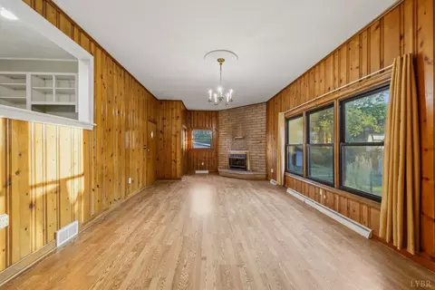 Living - 402 Prospect Rd, Hurt, VA 24563 photo 7 of 10