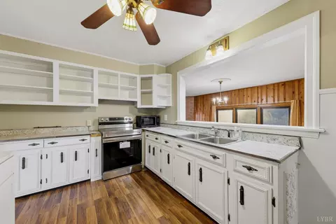 Kitchen - 402 Prospect Rd, Hurt, VA 24563 photo 3 of 6