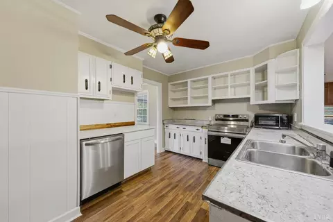 Kitchen - 402 Prospect Rd, Hurt, VA 24563 photo 4 of 6