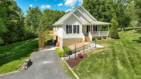 433 Stratford Rd, Concord, VA 24538