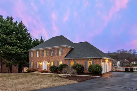 1305 Summerpark Dr, Forest, VA 24551