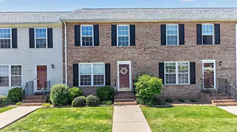 1016 Middle View Dr, Forest, VA 24551