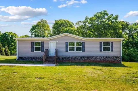 5046 Red House Rd, Appomattox, VA 24522