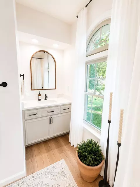 Bath - 1184 Abbey Pl, Forest, VA 24551 photo 5 of 9
