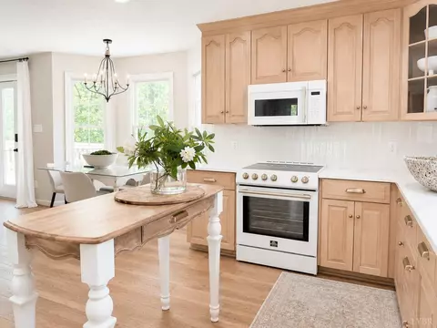 Kitchen - 1184 Abbey Pl, Forest, VA 24551 photo 2 of 6