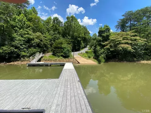 53 Sandy Ct, Gretna, VA 24557