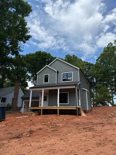 1033 Ivy Woods Dr, Forest, VA 24551