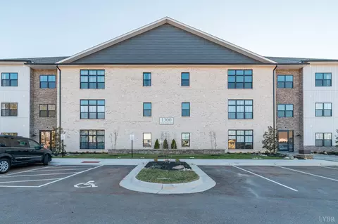 1300 Stoney Ridge Blvd, Forest, VA 24551