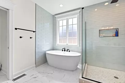 Bath - 717 Leander Dr, Forest, VA 24551 photo 2 of 8