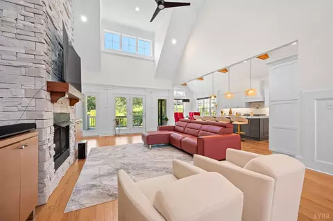 Living - 717 Leander Dr, Forest, VA 24551 photo 2 of 7