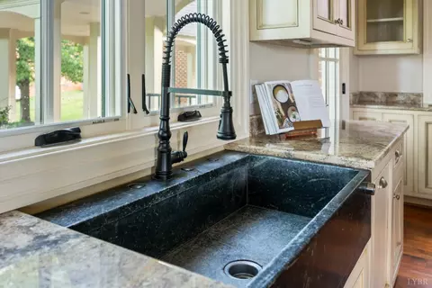 Kitchen - 1423 Lakepointe Dr, Forest, VA 24551 photo 8 of 9