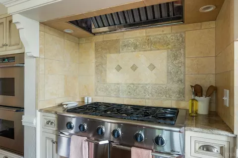 Kitchen - 1423 Lakepointe Dr, Forest, VA 24551 photo 5 of 9