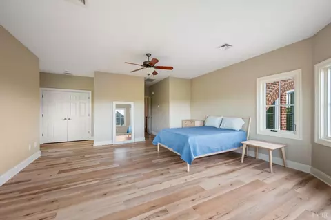Bedroom - 1423 Lakepointe Dr, Forest, VA 24551 photo 4 of 6