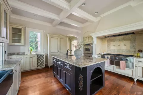 Kitchen - 1423 Lakepointe Dr, Forest, VA 24551 photo 3 of 9