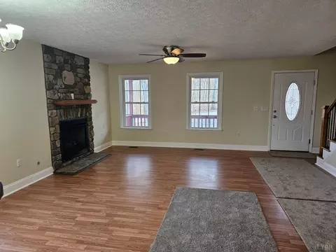 Living - 21 Berkeley Ln, Evington, VA 24550 photo 2 of 4
