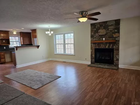 Living - 21 Berkeley Ln, Evington, VA 24550 photo 1 of 4