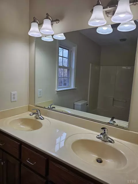 Bath - 21 Berkeley Ln, Evington, VA 24550 photo 4 of 6
