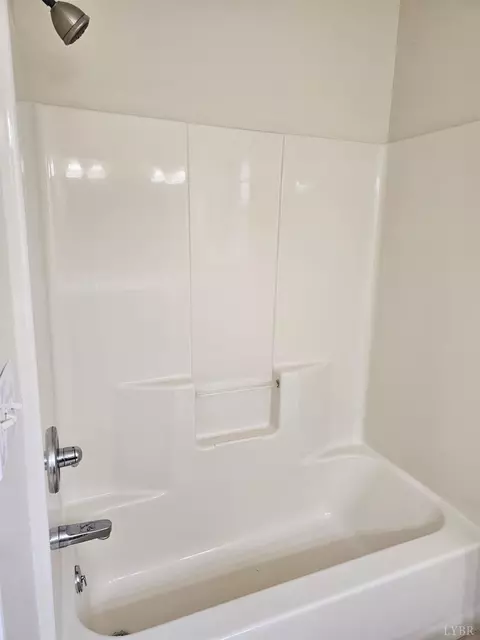 Bath - 21 Berkeley Ln, Evington, VA 24550 photo 3 of 6