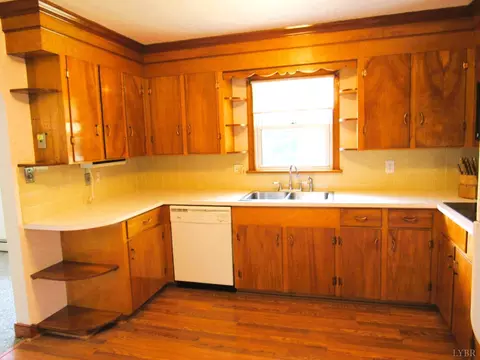 Kitchen - 2018 S Coolwell Rd, Monroe, VA 24574 photo 4 of 6