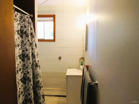 Bath - 2018 S Coolwell Rd, Monroe, VA 24574 photo 4 of 4
