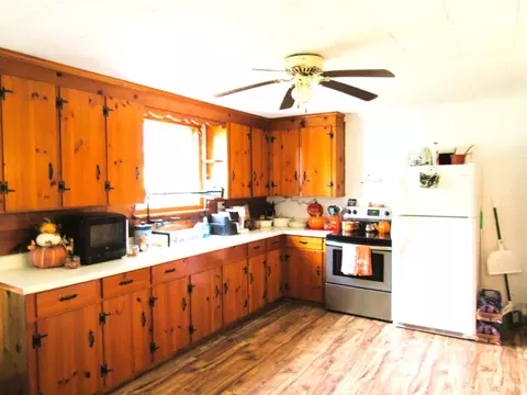 Kitchen - 2018 S Coolwell Rd, Monroe, VA 24574 photo 5 of 6