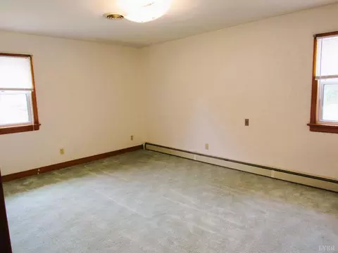 Bedroom - 2018 S Coolwell Rd, Monroe, VA 24574 photo 2 of 11