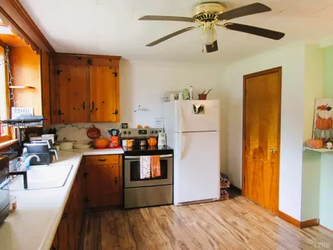 Kitchen - 2018 S Coolwell Rd, Monroe, VA 24574 photo 6 of 6