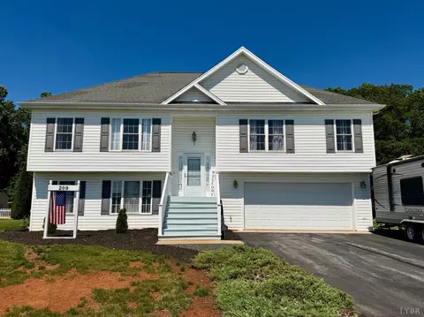 209 Hunt Club Dr, Madison Heights, VA 24572