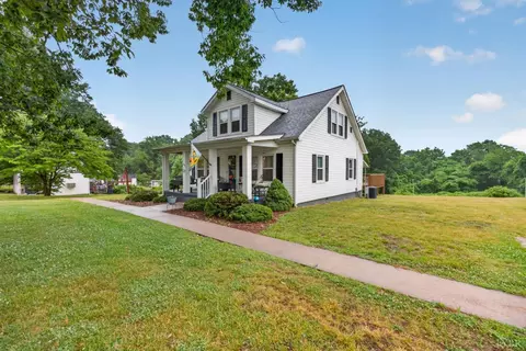 Exterior - 208 Prospect Rd, Hurt, VA 24563 photo 2 of 11