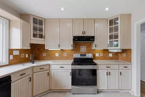 Kitchen - 215 Cameron, Forest, VA 24551 photo 5 of 7