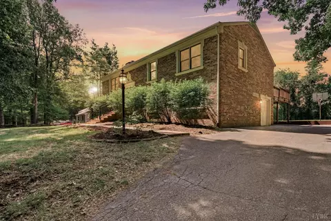 215 Cameron, Forest, VA 24551